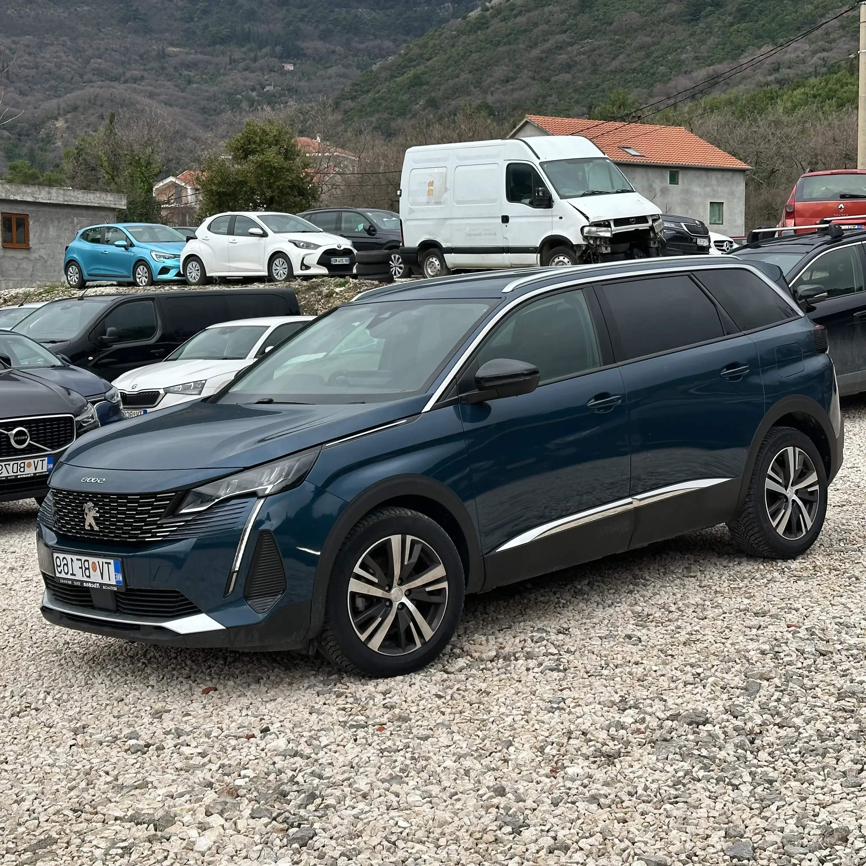 Peugeot 5008 or similar